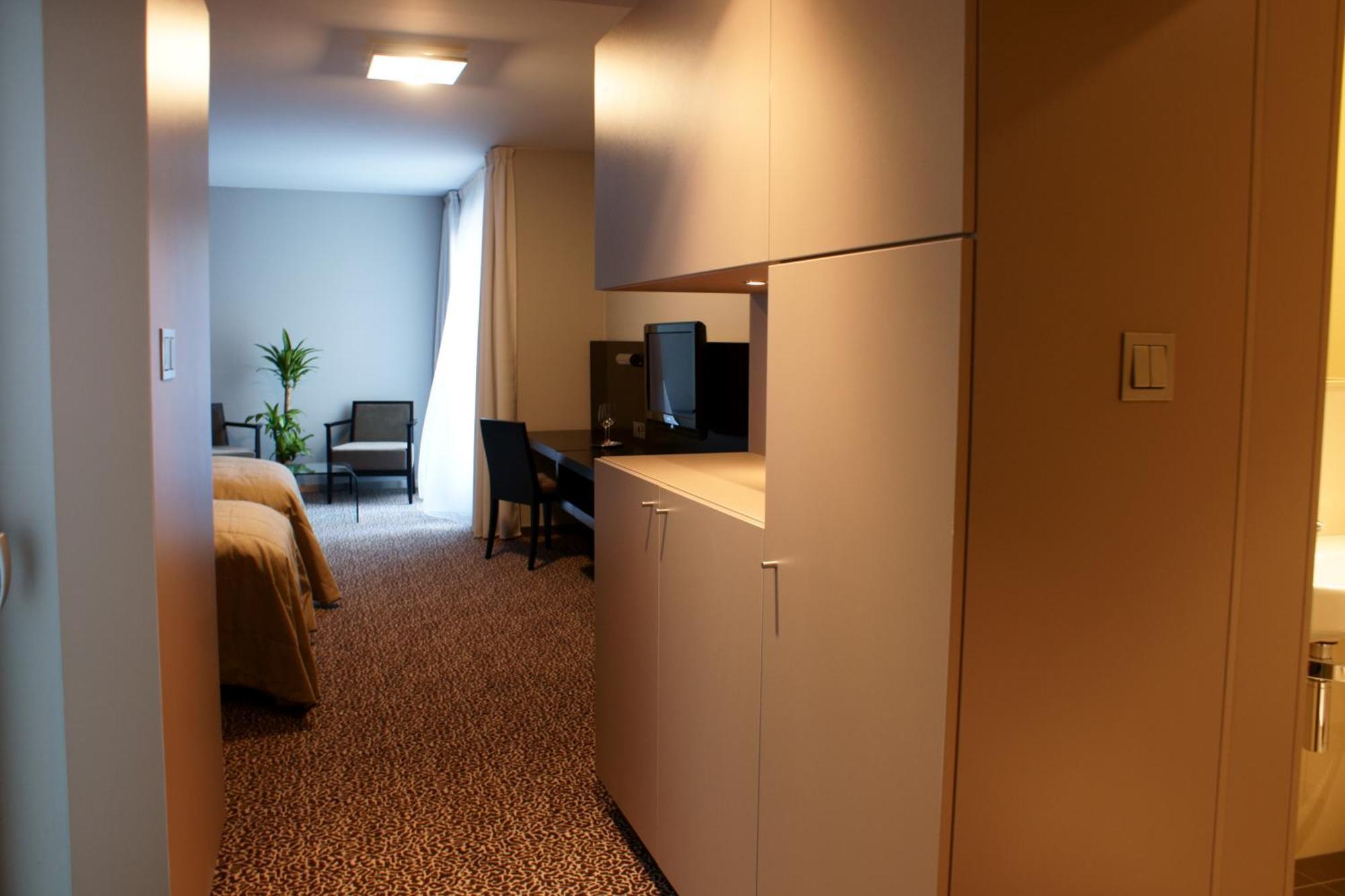 Hotel Avance Bratislava Exterior photo